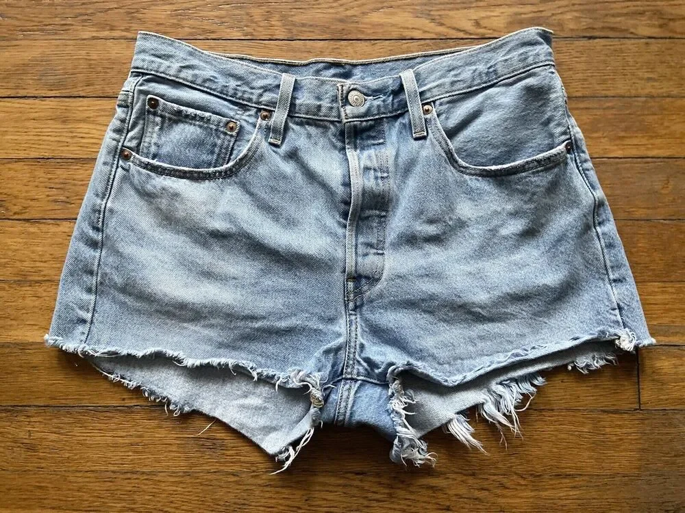 LEVI’S 501 High-Rise Distressed Fringe Cut-Off Denim Shorts sz W30